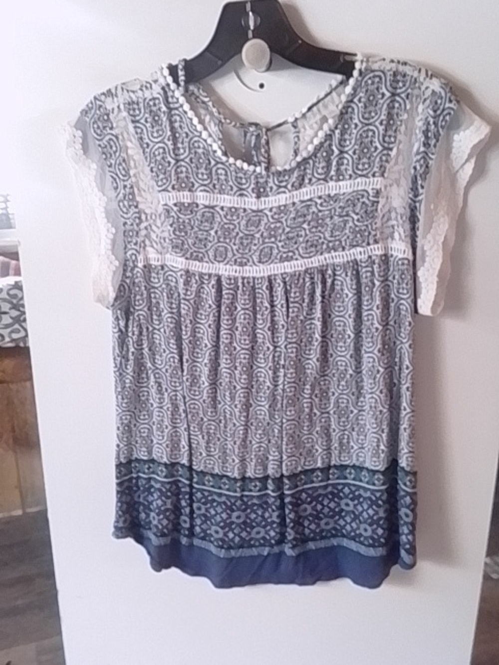 (151)  Women's Lace-Trim Printed Tunic Top - Blue/White